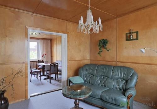 Blick vom Wohnzimmer ins Esszimmer