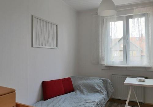 Einzelbett im Gästezimmer