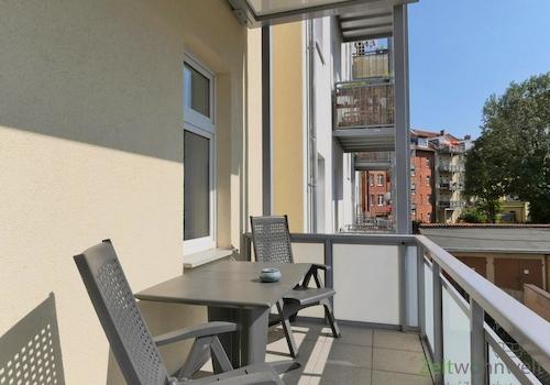 wunderbar sonniger Balkon