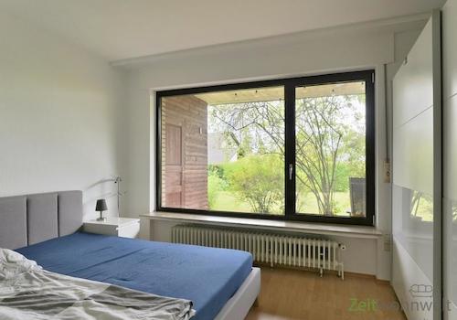 großer Kleiderschrank