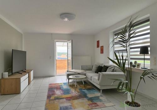 Blick zu TV und Terrasse