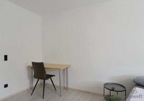 kleiner Arbeitstisch