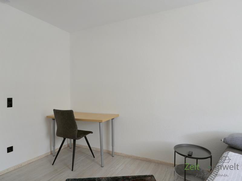 kleiner Arbeitstisch