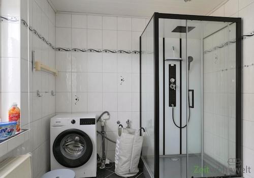 Dusche und Waschmaschine
