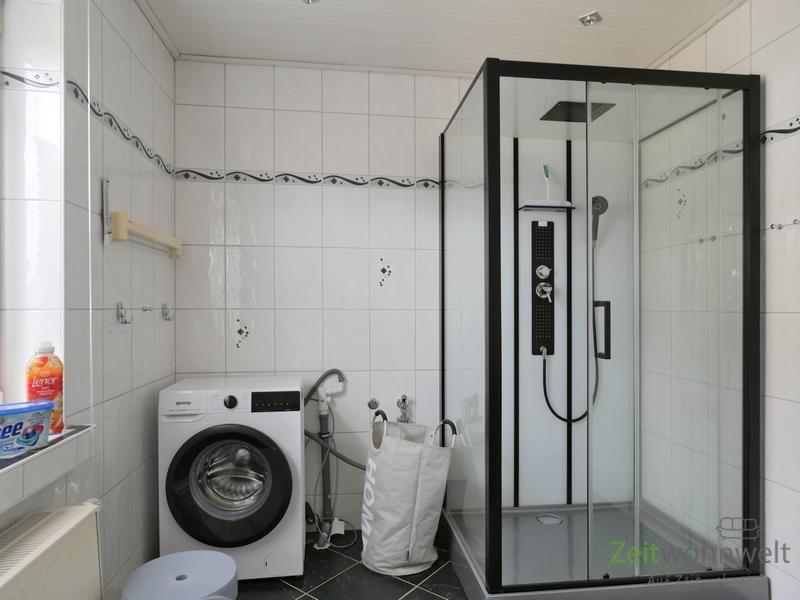 Dusche und Waschmaschine