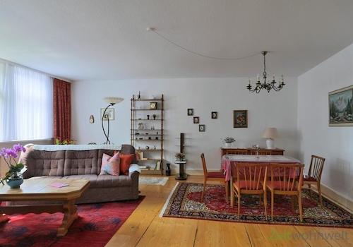 Blick ins Wohnzimmer