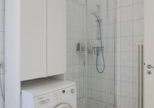 Dusche und Waschmaschine
