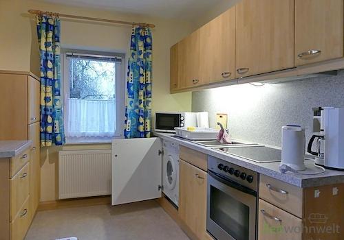 Küchenzeile mit Waschmaschine