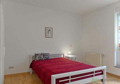 Schlafzimmer mit Kleiderschrank