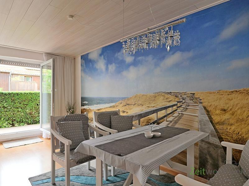 Esstisch in der Düne am Strand