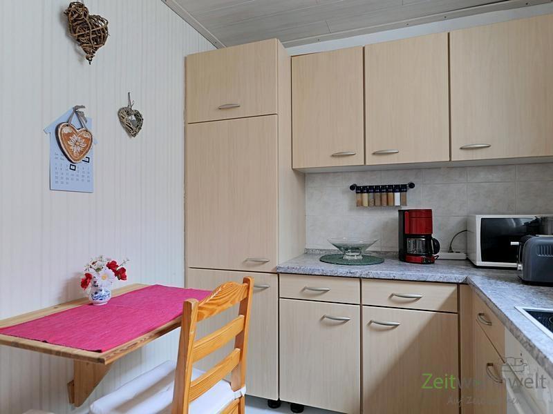 kleiner Esstisch in der Küche