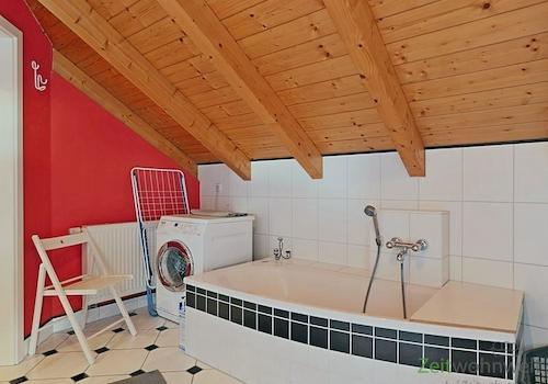 Badewanne und Waschmaschine