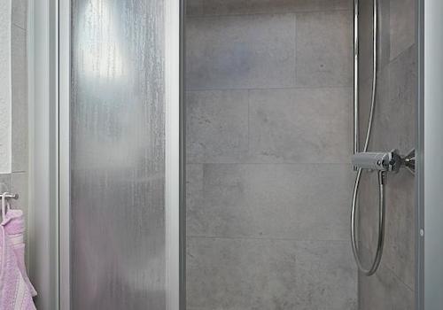 Dusche im Bad