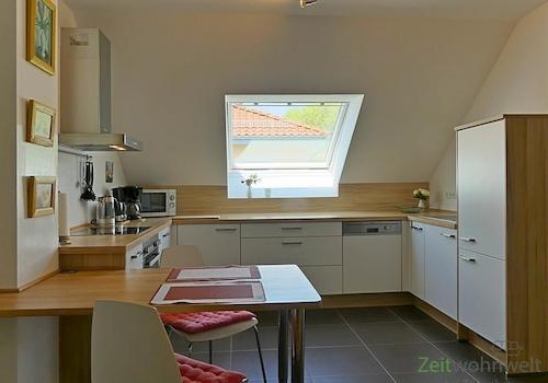 Küchenbereich mit Esstisch