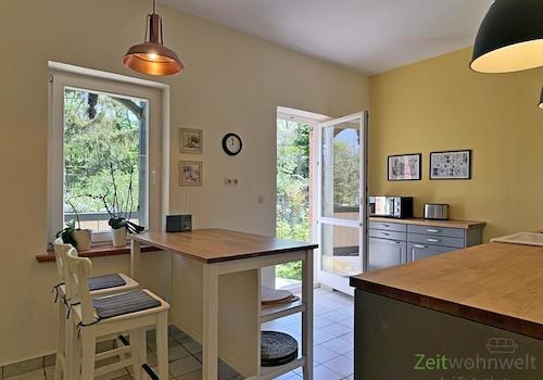 Küche mit Gartenausgang