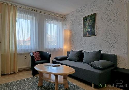 Wohnzimmercouch und Sessel