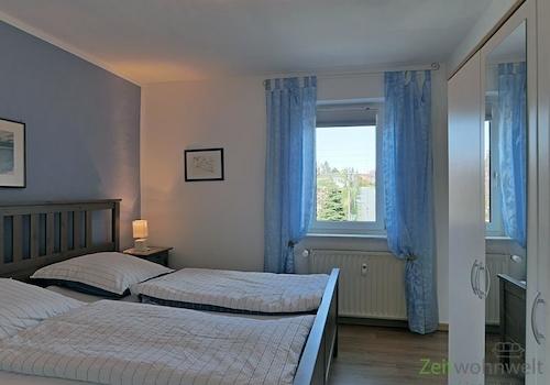 Kleiderschrank im Schlafzimmer