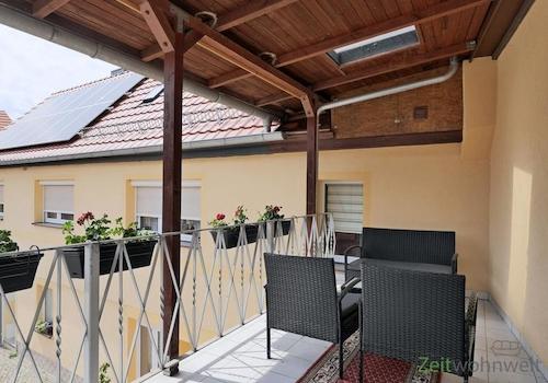 überdachter Balkon zum Innenhof