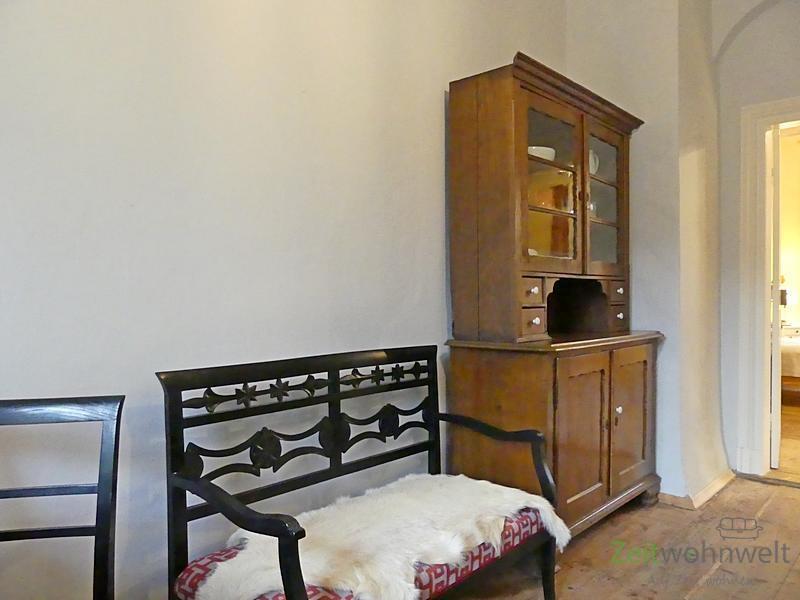 Küchenbank und Vitrine