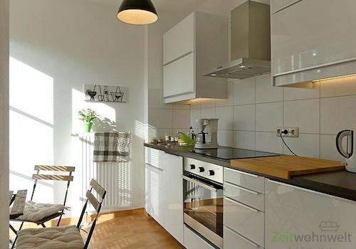 Küche vor dem Balkon