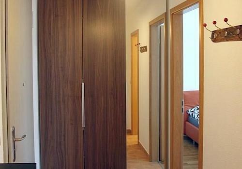 Wohnungsflur mit Kleiderschrank