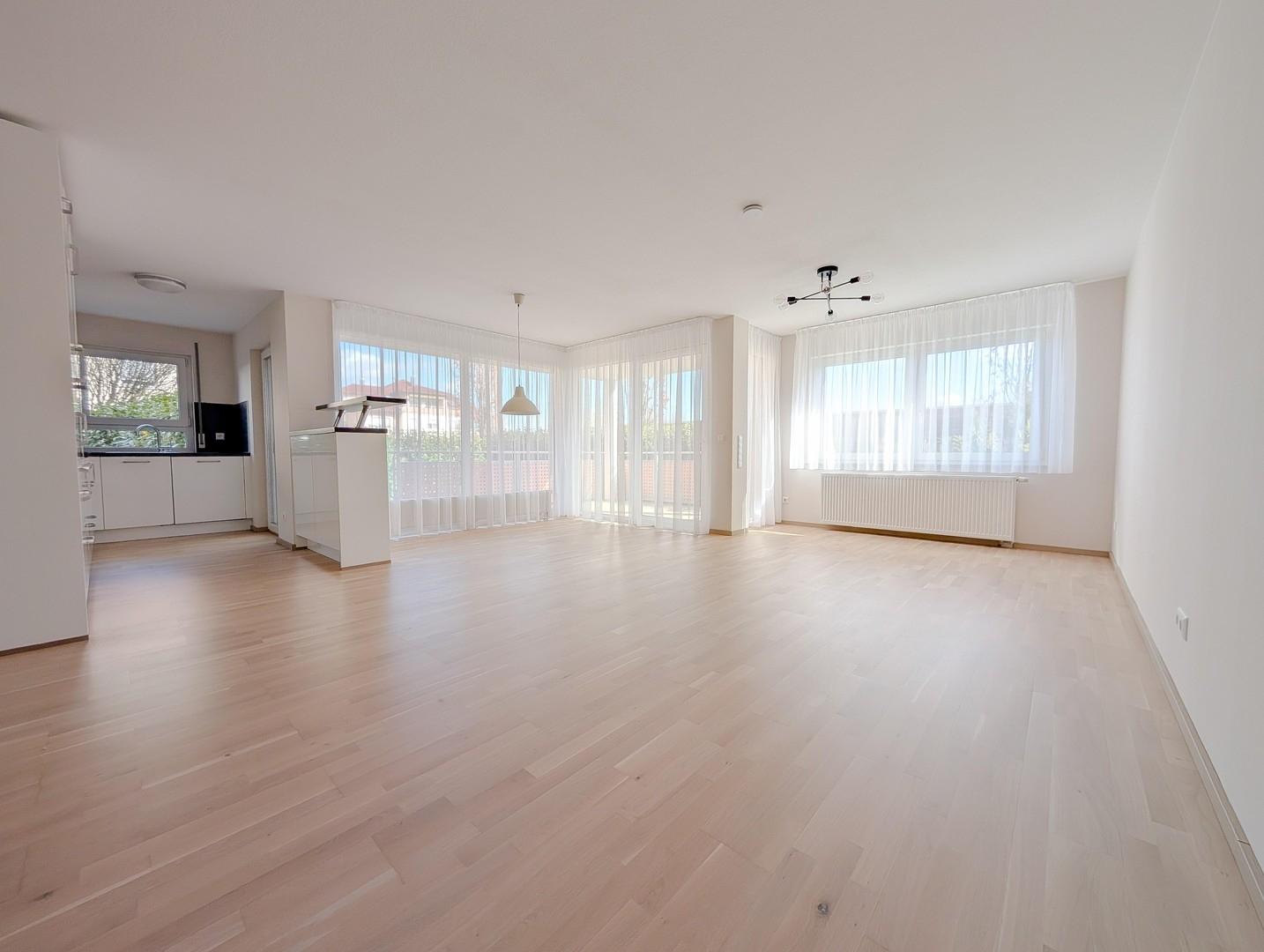 Wohnzimmer, Essbereich, Küche