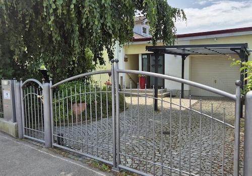 Zufahrt große Garage (SUV)