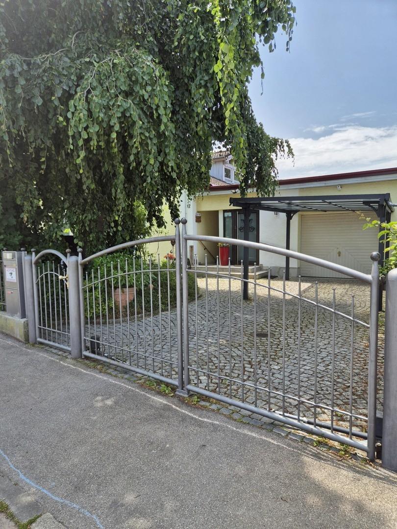 Zufahrt große Garage (SUV)