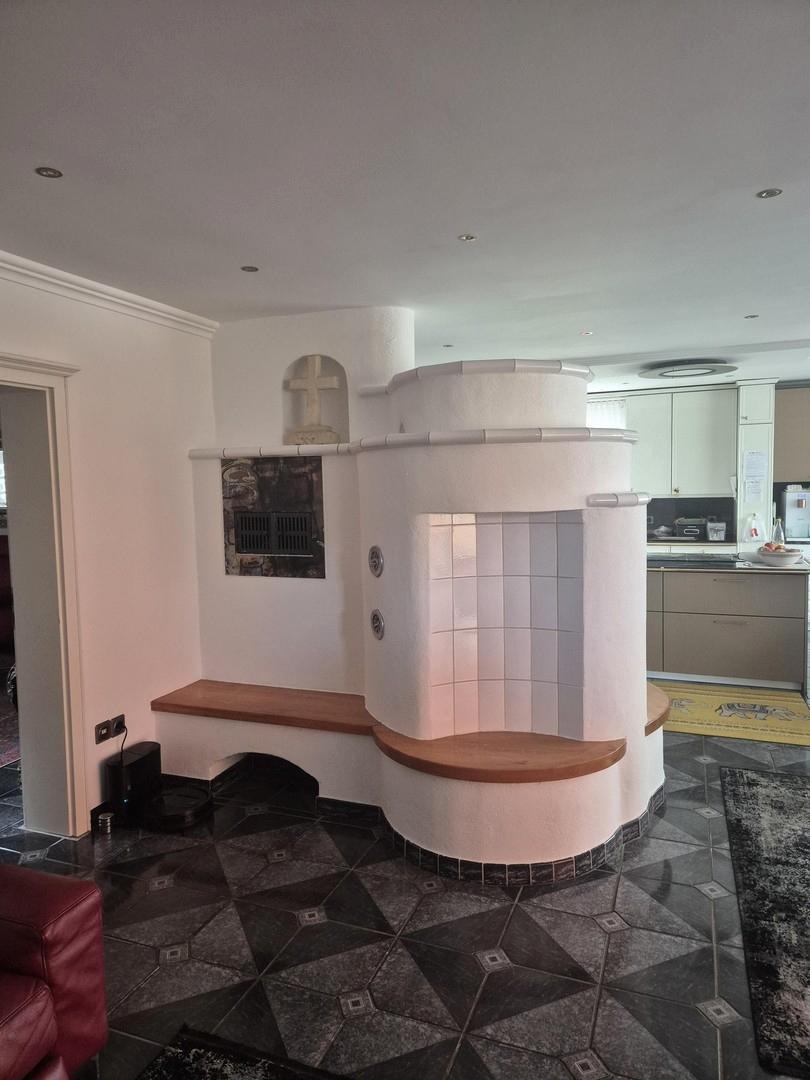 Moderner Kachelofen (EG)