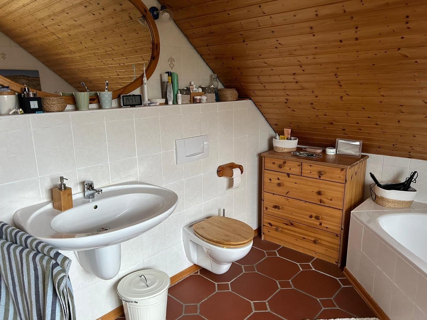 Eltern-Badezimmer DG 1