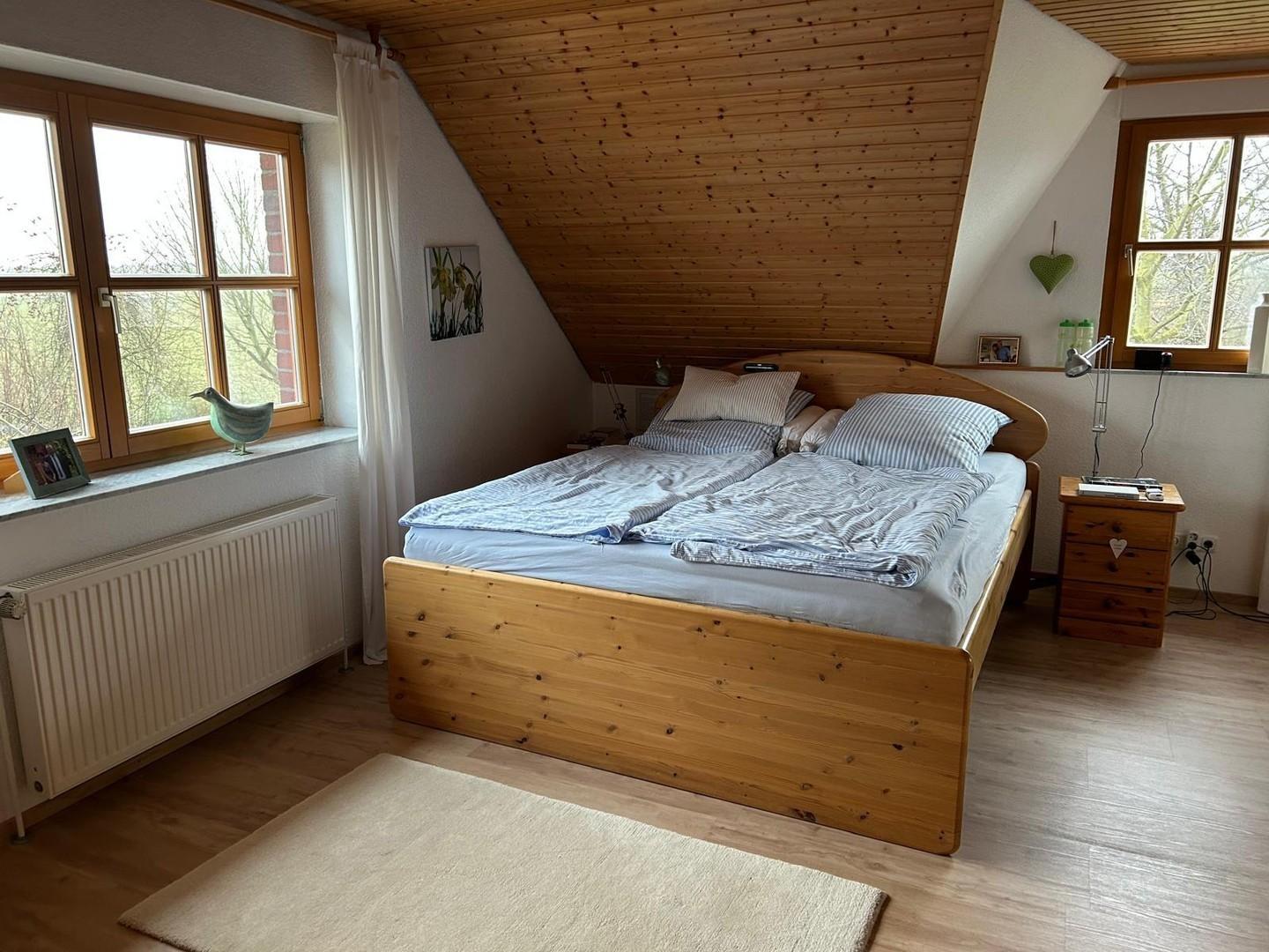 Schlafzimmer 1