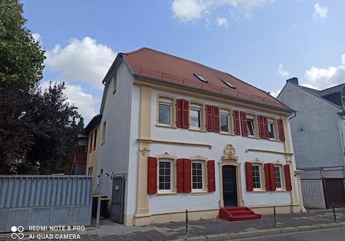 Altbau von Gaustrasse aus