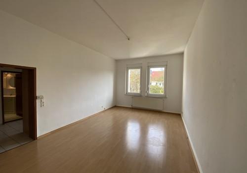 großes Zimmer zum Innenhof