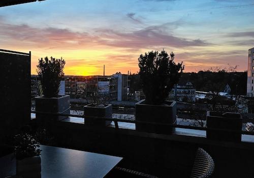 Balkon beim Sonnenuntergang