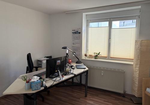 Büro zum Hof gelegen 