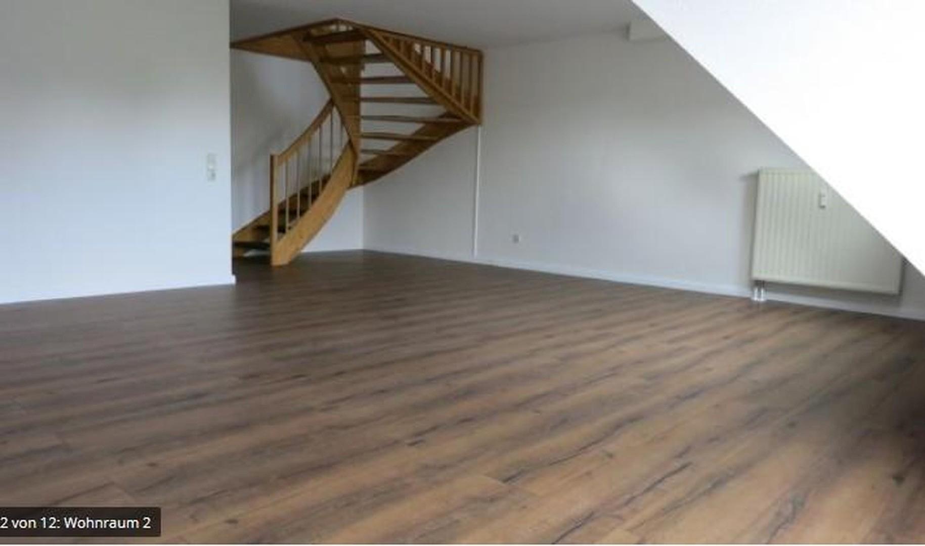 Wohnzimmer und offene Küche