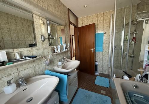 Tageslichtbad m. 2 Waschbecken