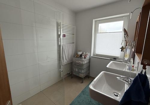 Tageslichtbad m. 2 Waschbecken