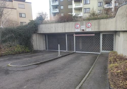 Tiefgarageneinfahrt