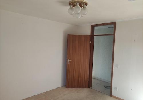 Schlafzimmer 1 Tür Flur