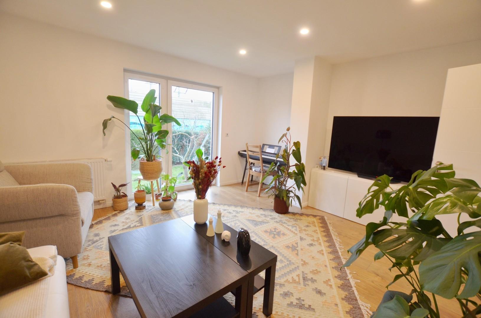 Wohnzimmer mit Gartenzugang