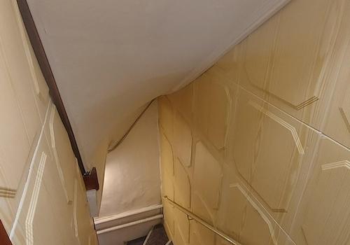 Treppe zwischen EG und Keller