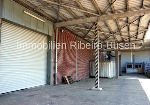 Rolltor und Anlieferzone