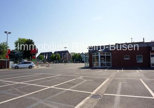 zahlreiche Kundenparkplätze vorhanden