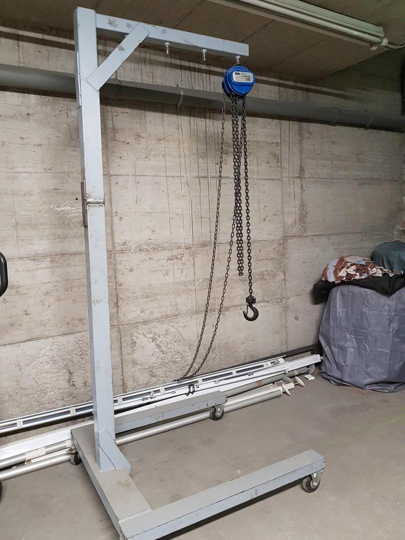 Hand -Demag zug zumHobbyraum