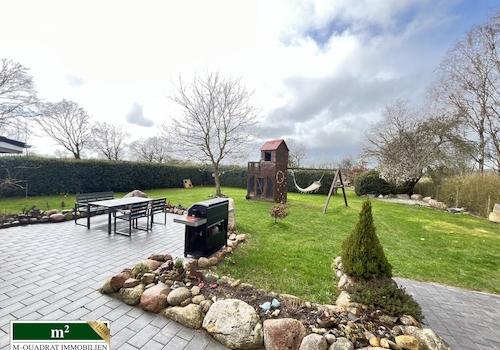 Garten mit neuer Terrasse