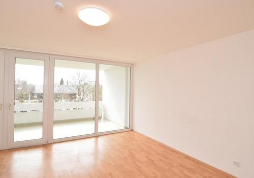 Wohnzimmer zum Balkon