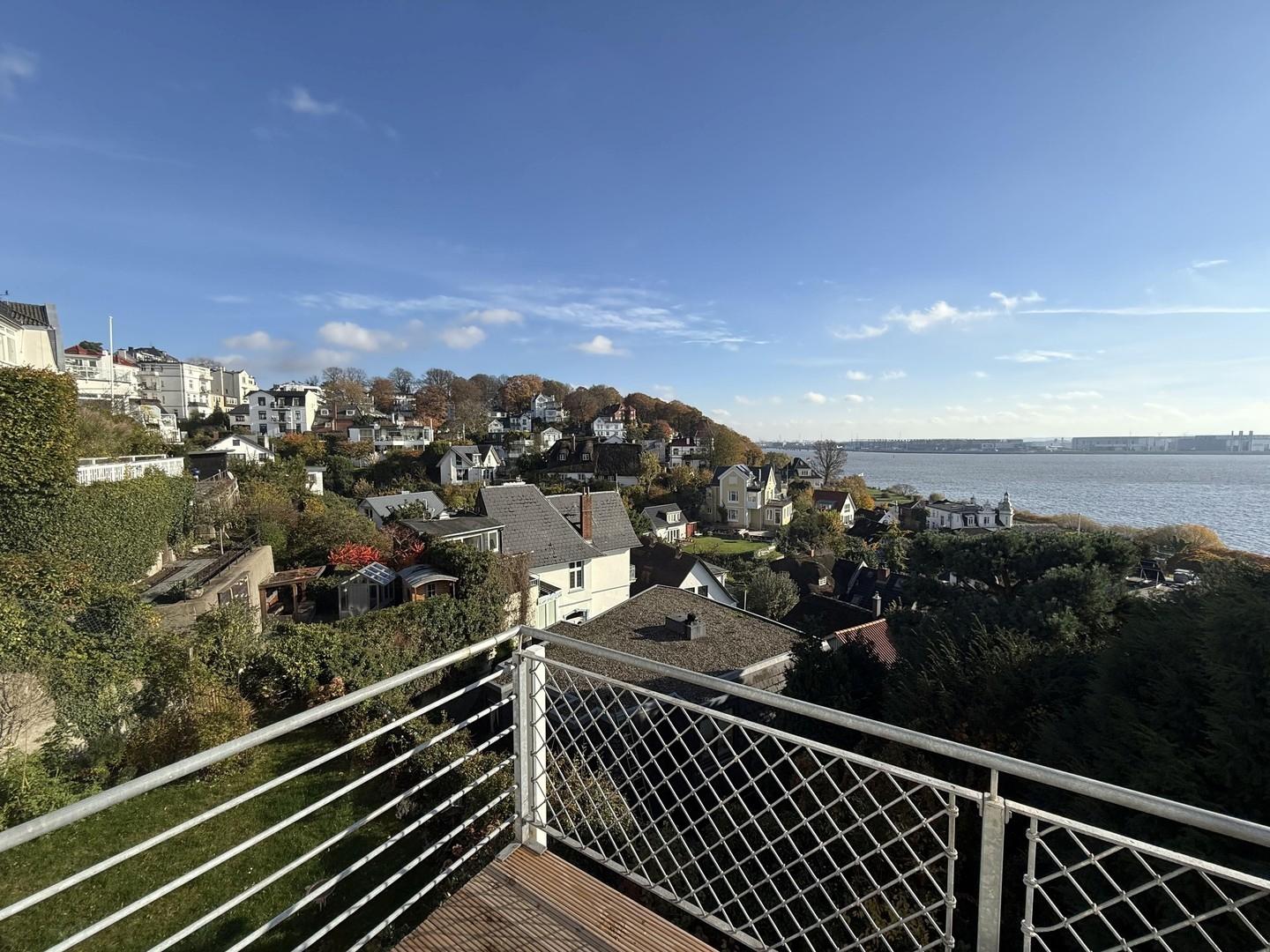 Blick auf die Elbe (Süd-Ost)