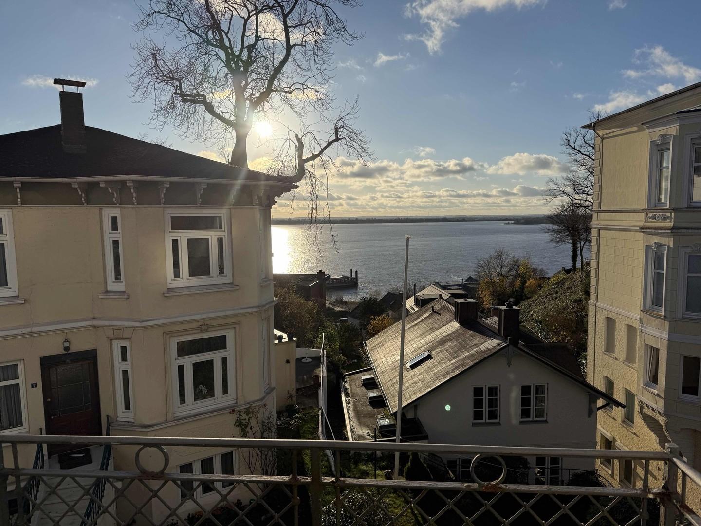 Blick auf die Elbe (Süd-West)