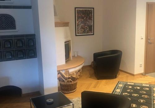 Wohnbereich mit Kachelofen